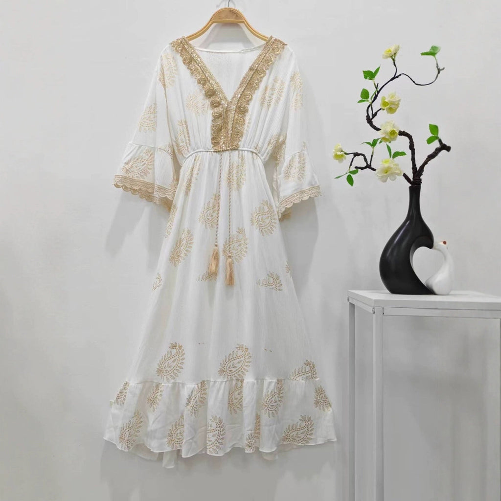 Malaiisch-indonesisches Kleid mit Goldprägung