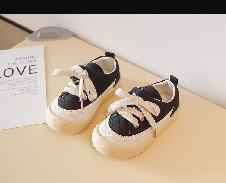 Weiche Kinderschuhe mit Klettverschluss