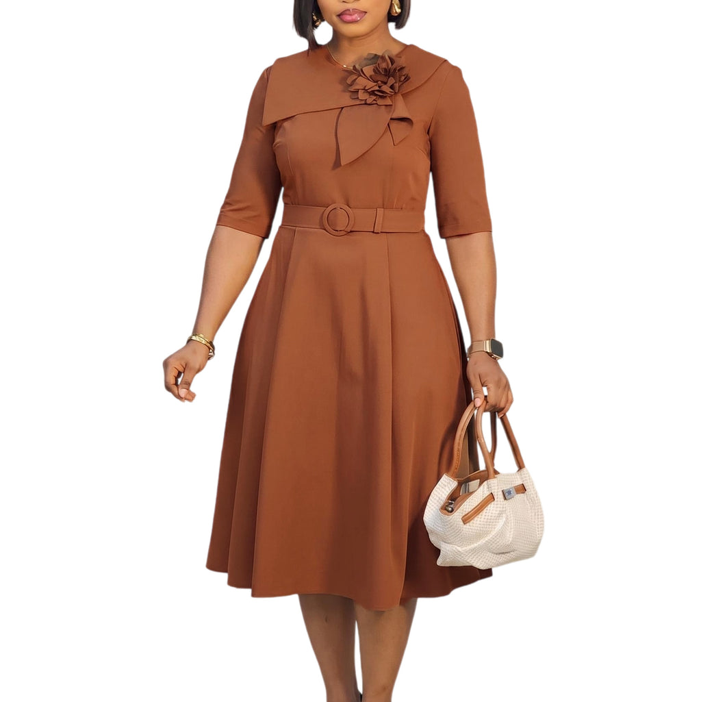 Elegantes A-Linien-Kleid mit Broschen-Gürtel