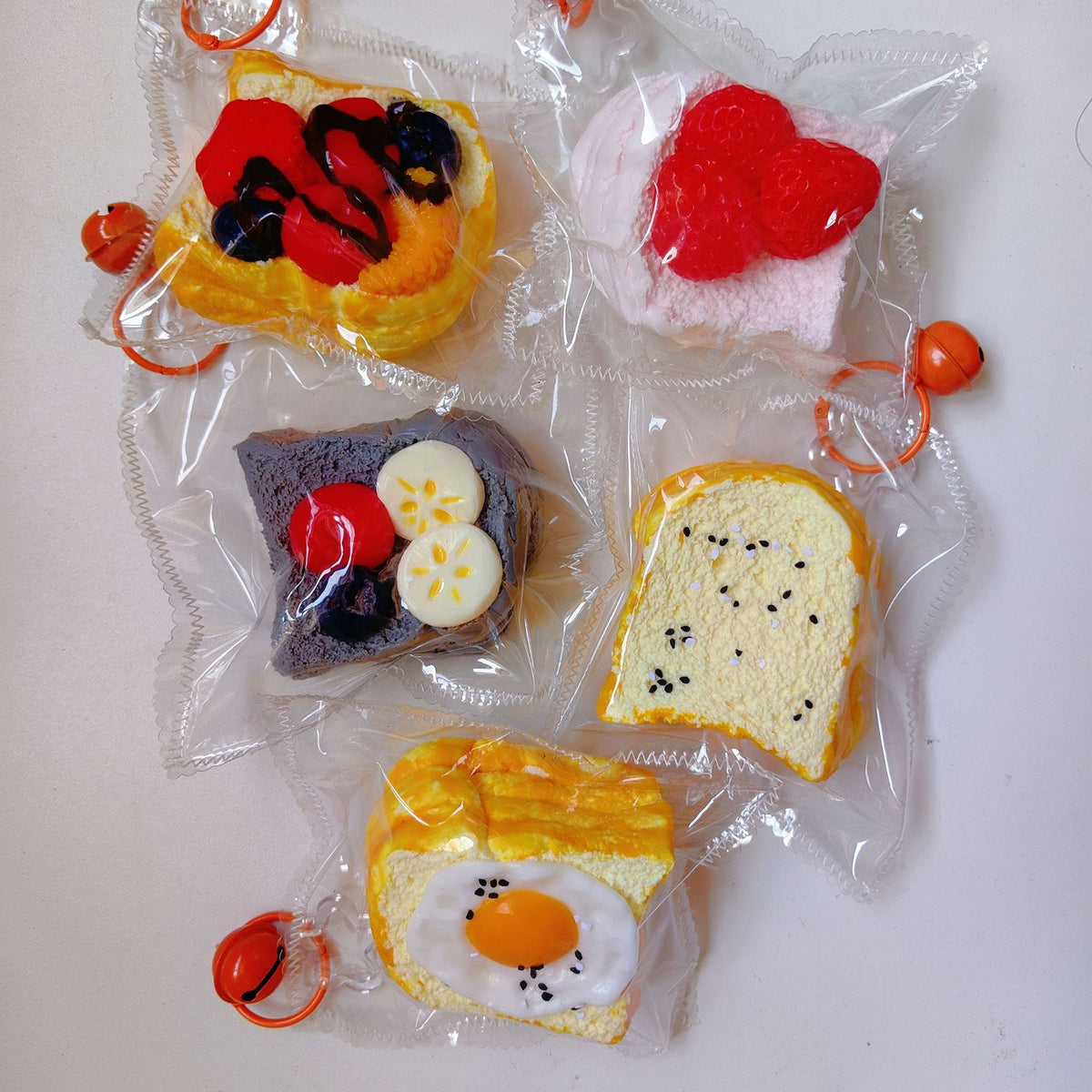 Toast Squishy Toy aus Silikon – Bild 6 | LuxeStyle