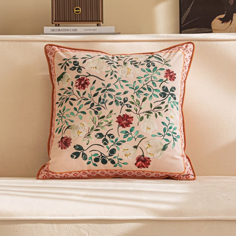 Kissen mit Pflanzen- und Blumenmuster