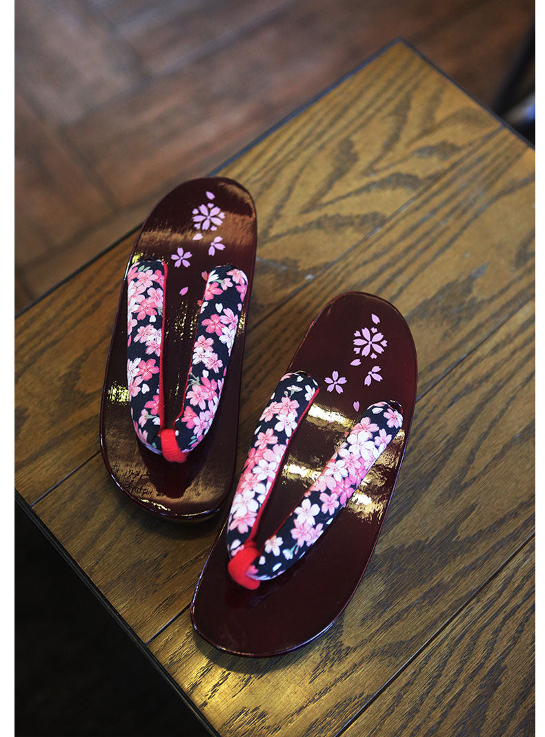 Japanische Holzsandalen mit Stoffoberteil – Bild 12 | LuxeStyle