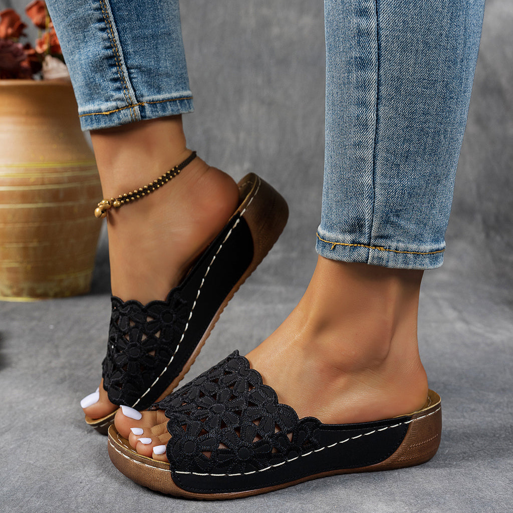 Keilsandalen mit Blumen-Cutouts – Bild 2 | LuxeStyle