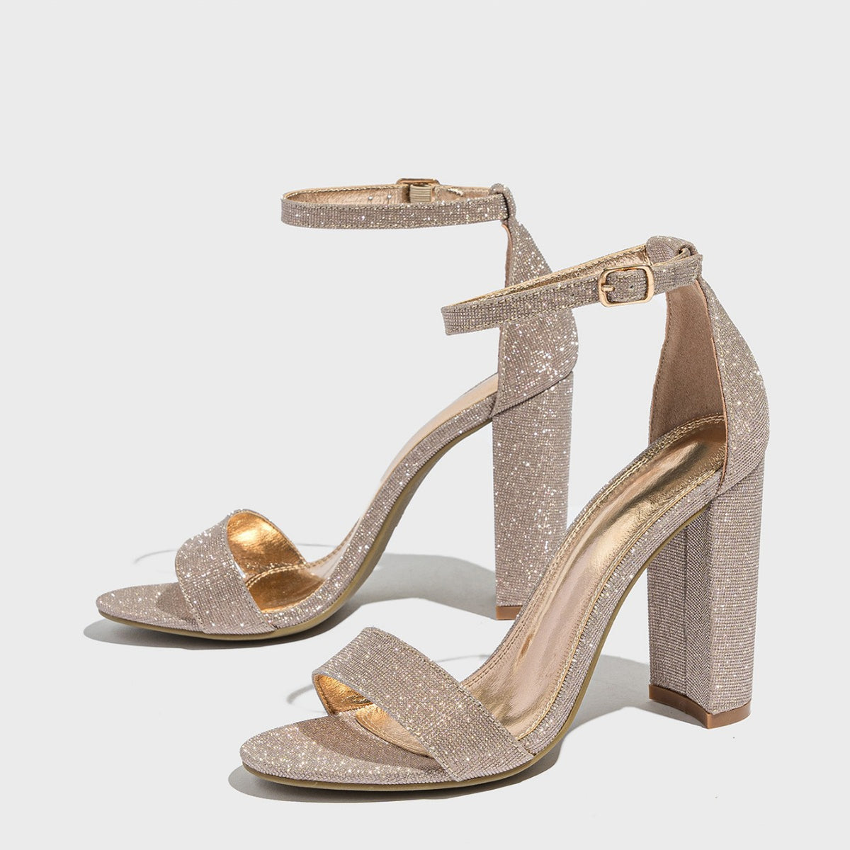 Schlichte Sandalen – Bild 5 | LuxeStyle