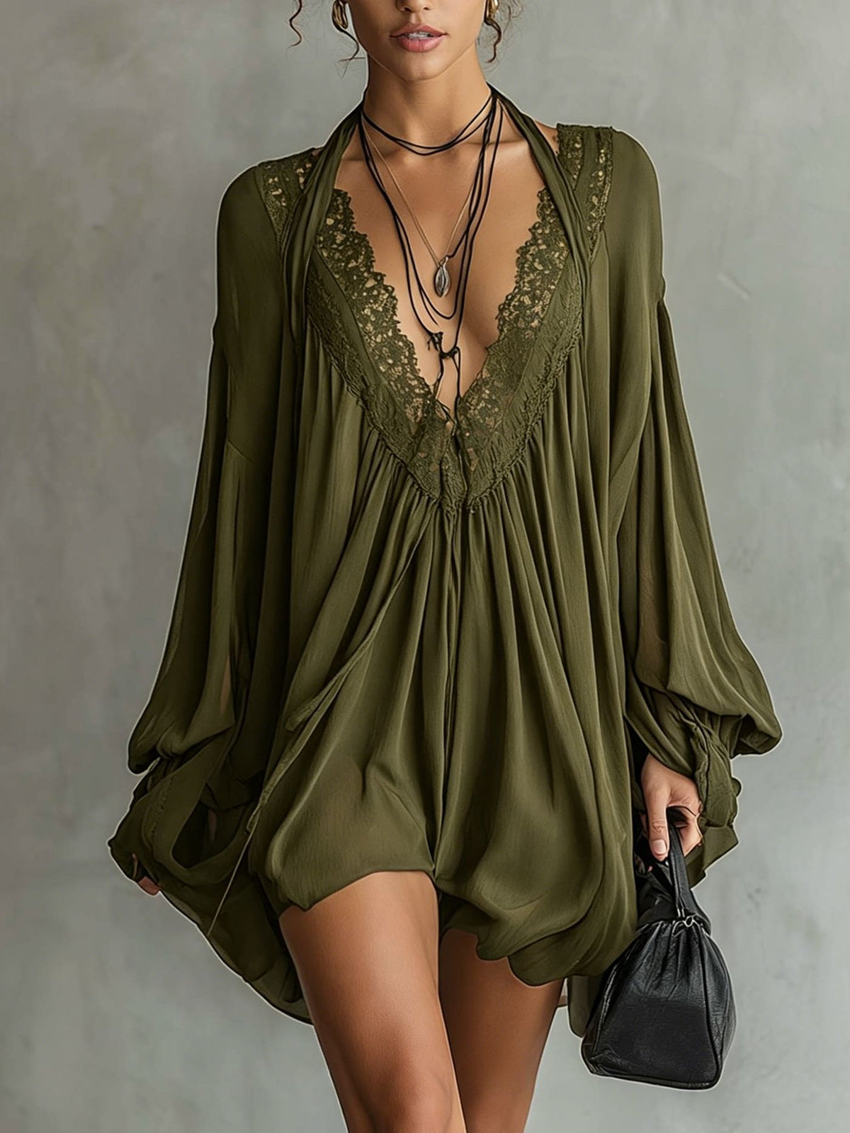Kurzes Halterneck-Kleid mit Spitze – Bild 2 | LuxeStyle