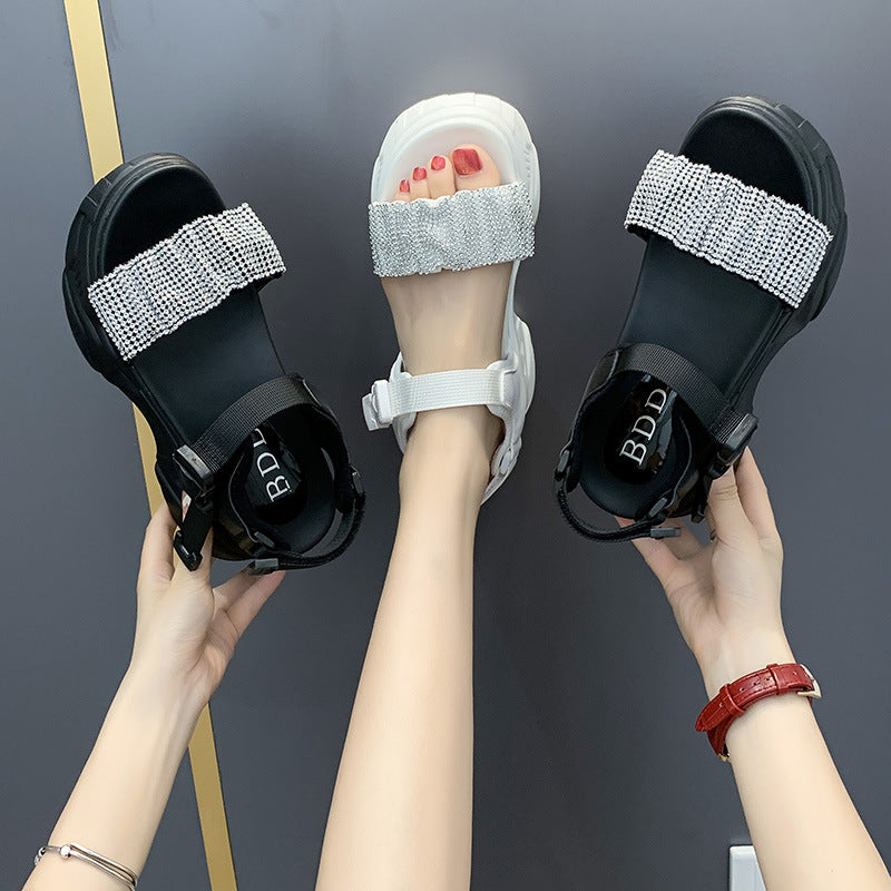 Bequeme Sport-Sandalen mit runder Zehenpartie – Bild 4 | LuxeStyle