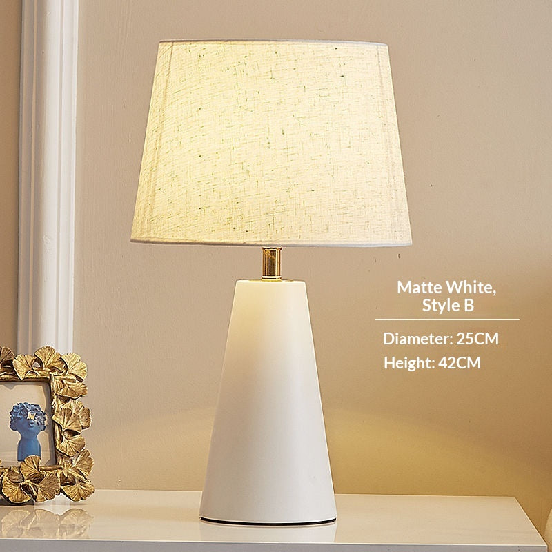 Nordische Tischlampe mit Dimmer