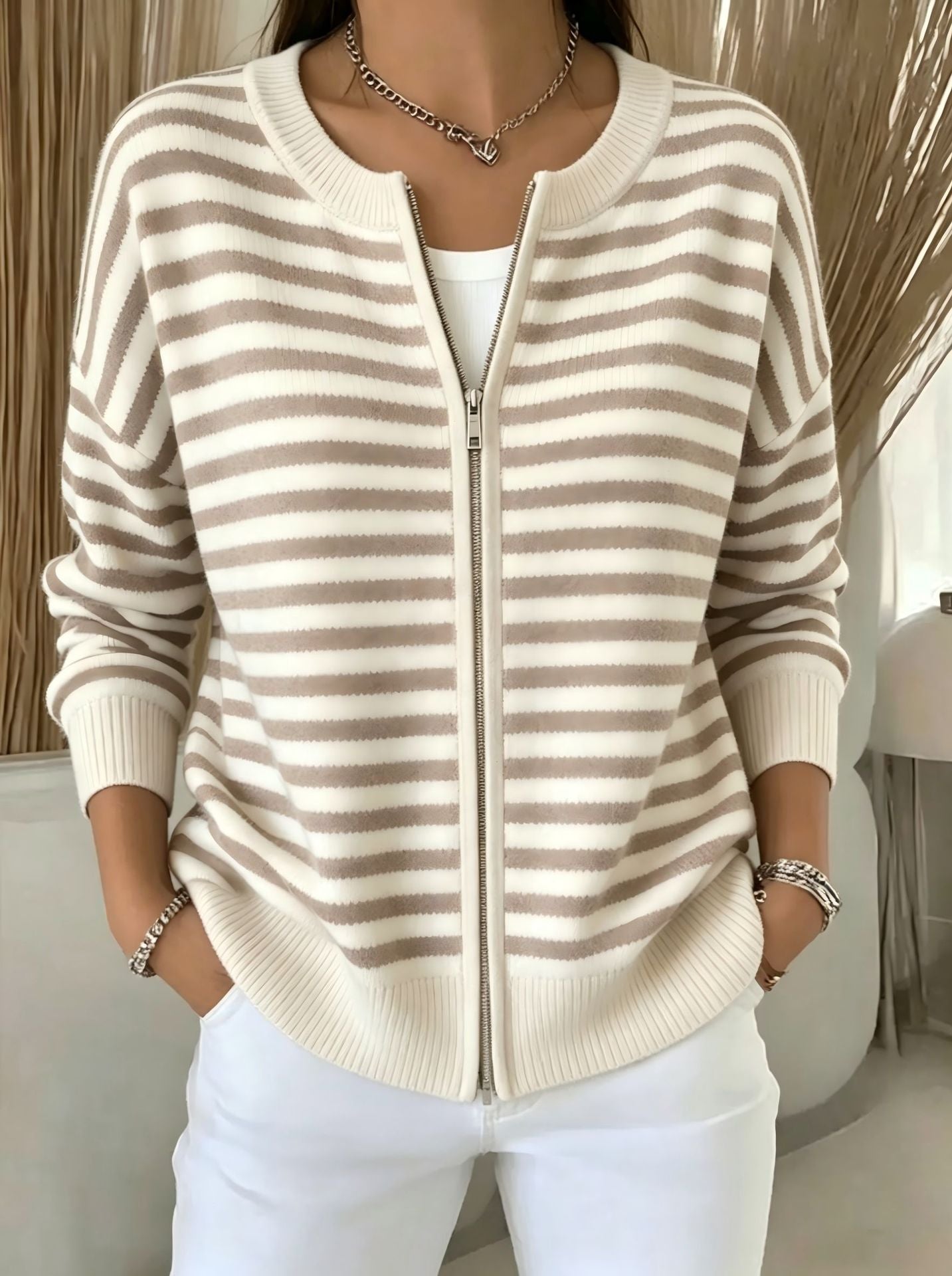 Gestreifte Strickjacke mit Reissverschluss