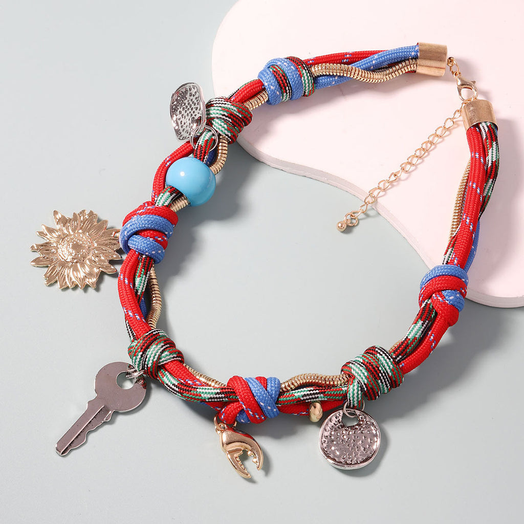 Handgefertigtes Florales Seilarmband mit Metallanhänger | LuxeStyle