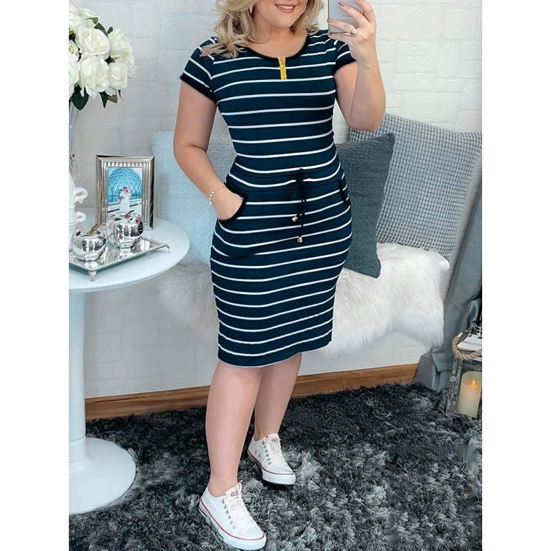 Gestreiftes Etuikleid mit Kordelzug – Bild 7 | LuxeStyle