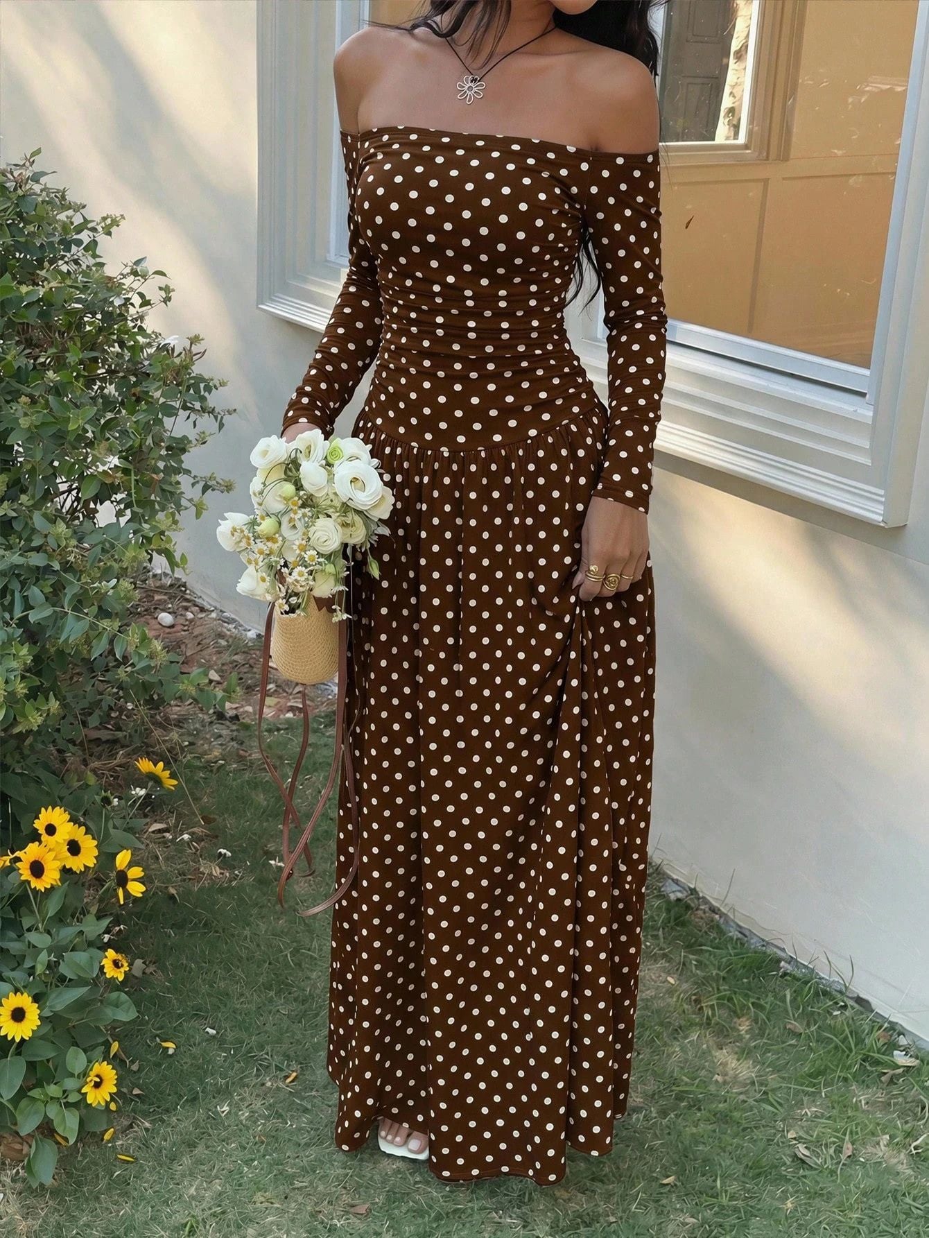 Off-Shoulder Polka-Dot Maxikleid