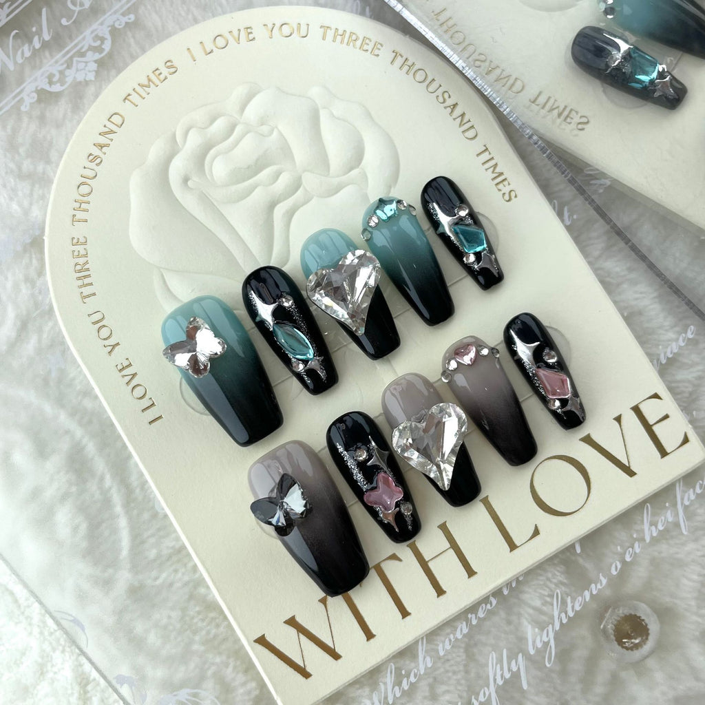 Handgemachte Fake Nails – langanhaltende Maniküre – Bild 11 | LuxeStyle