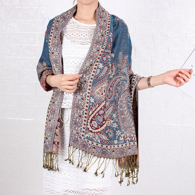 Jacquard Schal mit Cashew-Muster und Quasten