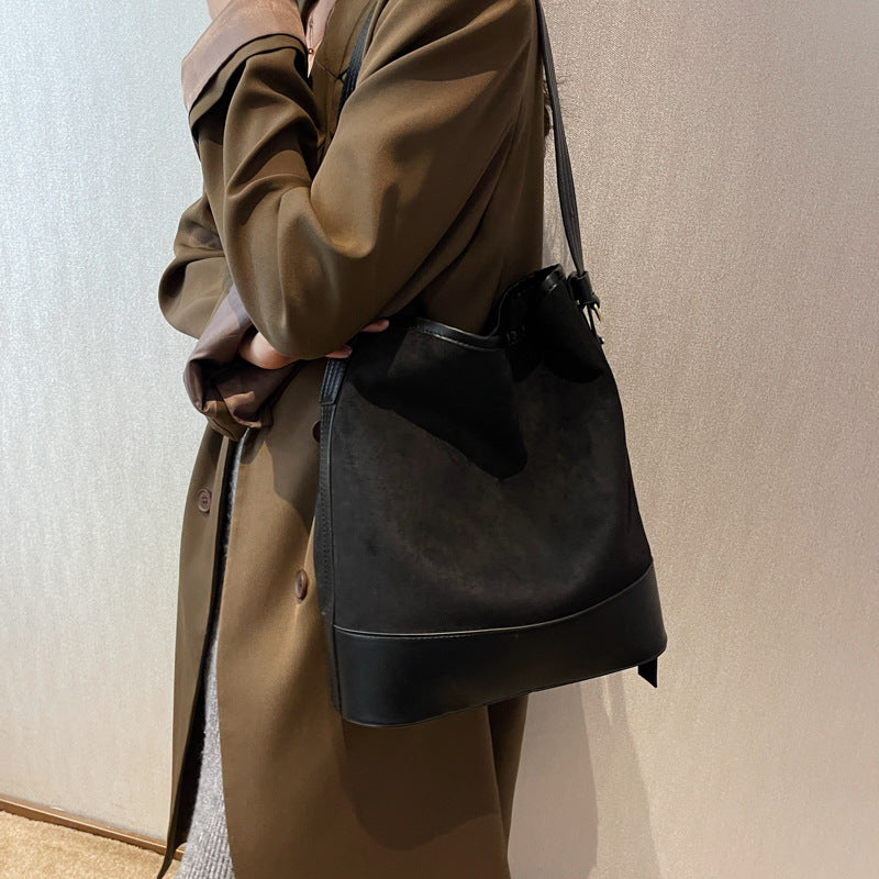Premium Schultertasche mit viel Stauraum – Bild 6 | LuxeStyle
