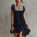Kurzes Boho-Kleid mit Streifenmuster – Bild 6 | LuxeStyle