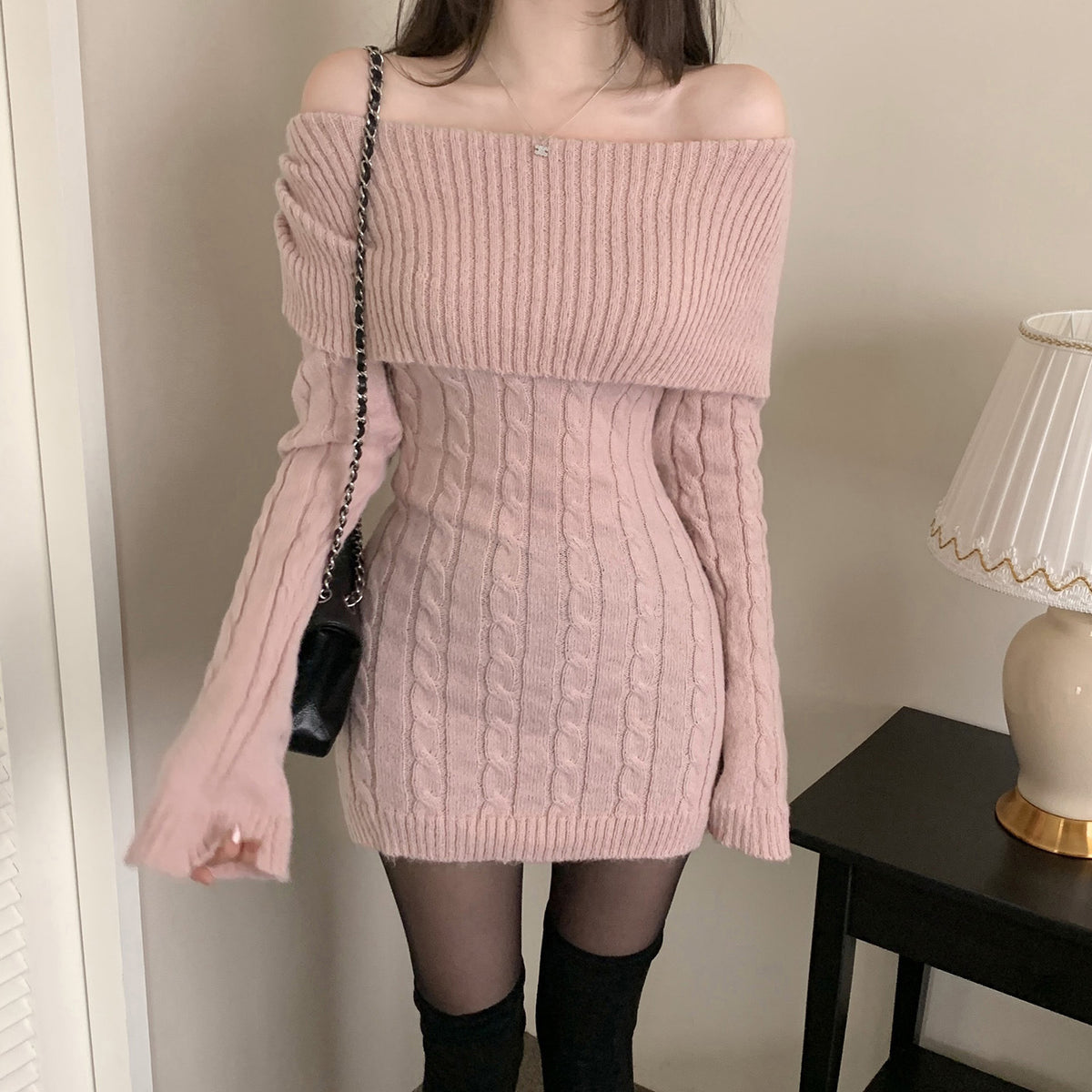 Off-Shoulder V-Ausschnitt Strickkleid Mini – Bild 2 | LuxeStyle