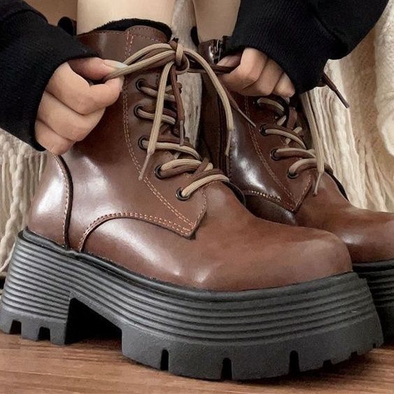 Trendige dicksohlige rutschfeste Damenstiefel
