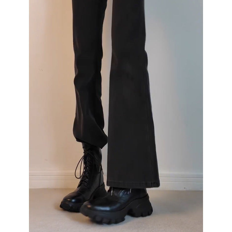 Stylische schwarze Motorradstiefel mit Reissverschluss