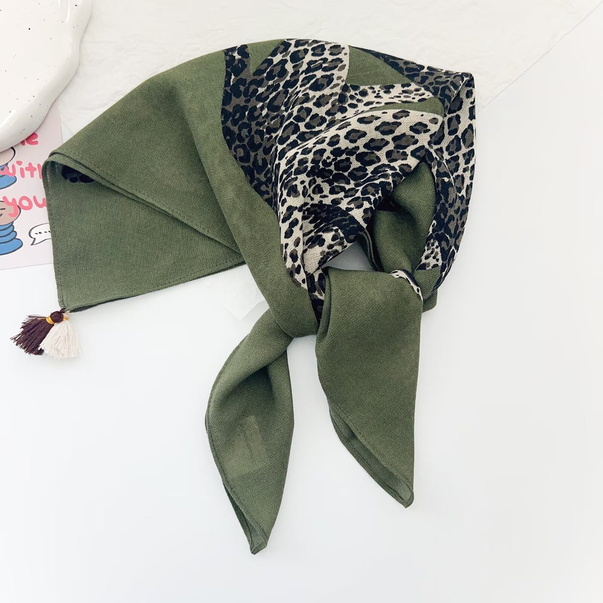 Cheetah Print Schal mit Pompons – Bild 2 | LuxeStyle