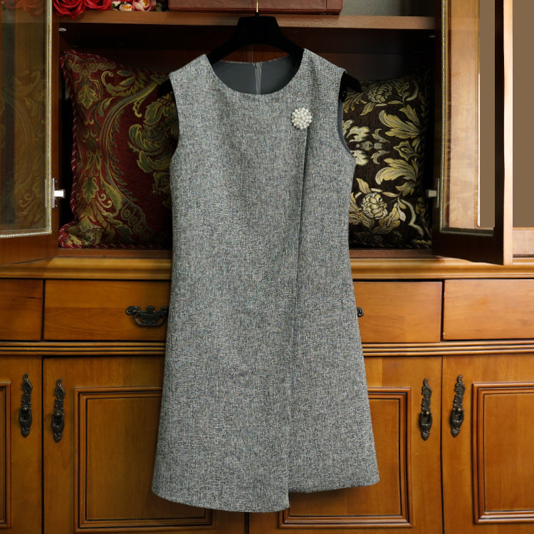Chanel-Look Perlenblüten-Brosche Westenkleid