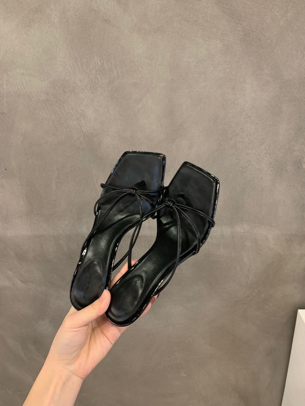 Elegante T-Strap Sandalen