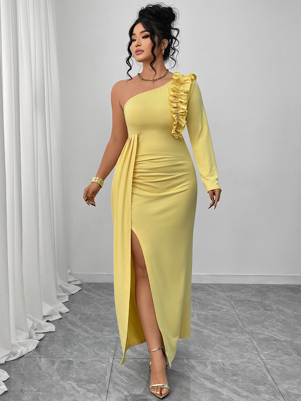 Gelbe One-Shoulder-Kleider mit Rüschen