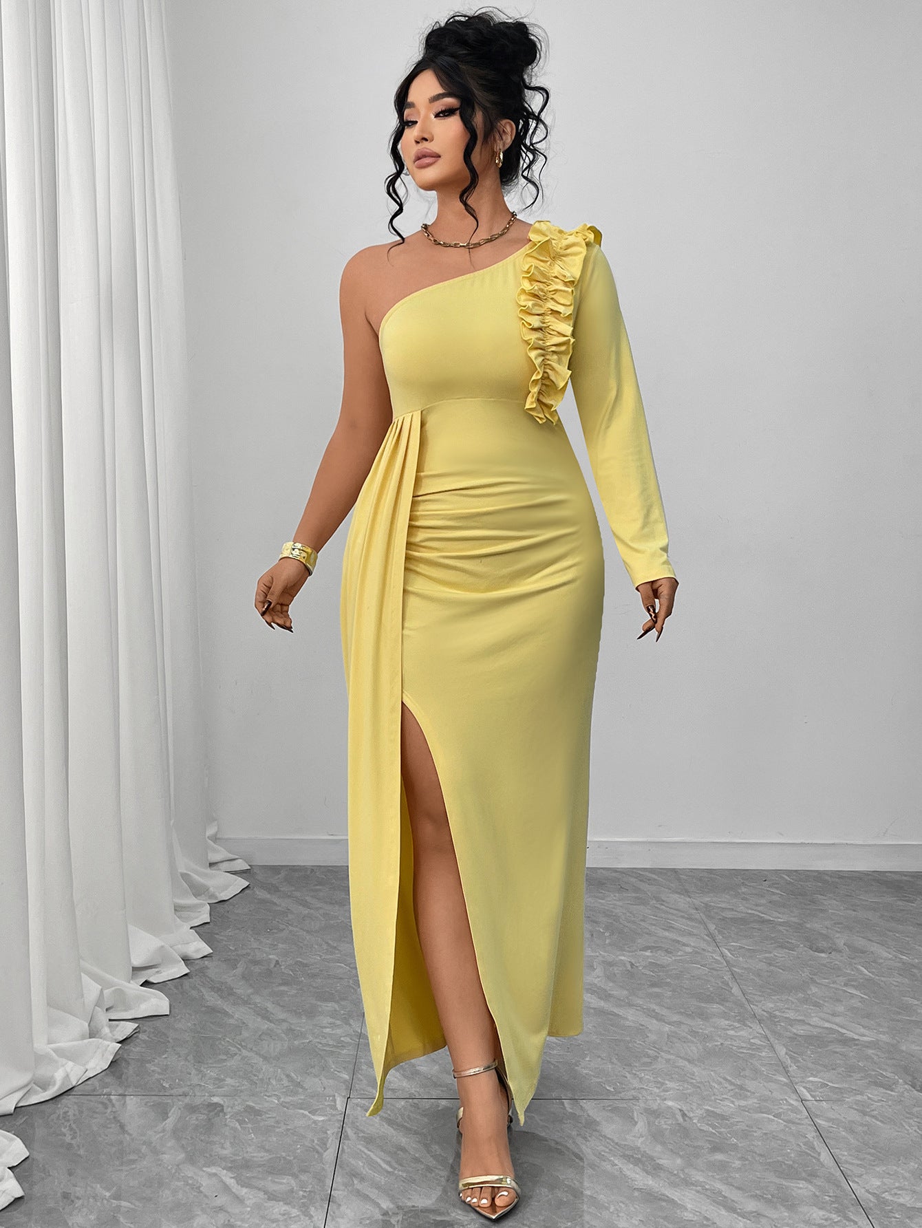 Gelbe One-Shoulder-Kleider mit Rüschen