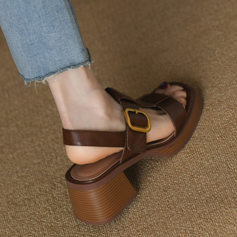 Retro-Sandalen mit T-Schnalle – Bild 6 | LuxeStyle