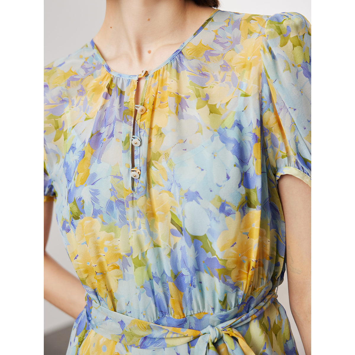 Florales langes Seidenkleid mit hoher Taille – Bild 5 | LuxeStyle