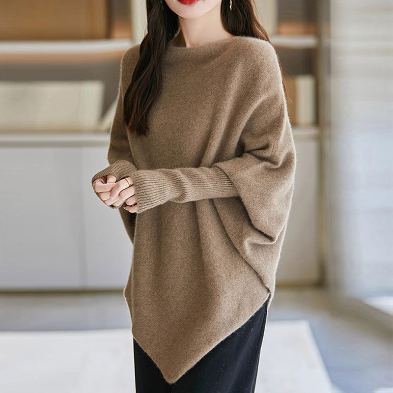 Strickpullover mit asymmetrischem Rundhalsausschnitt