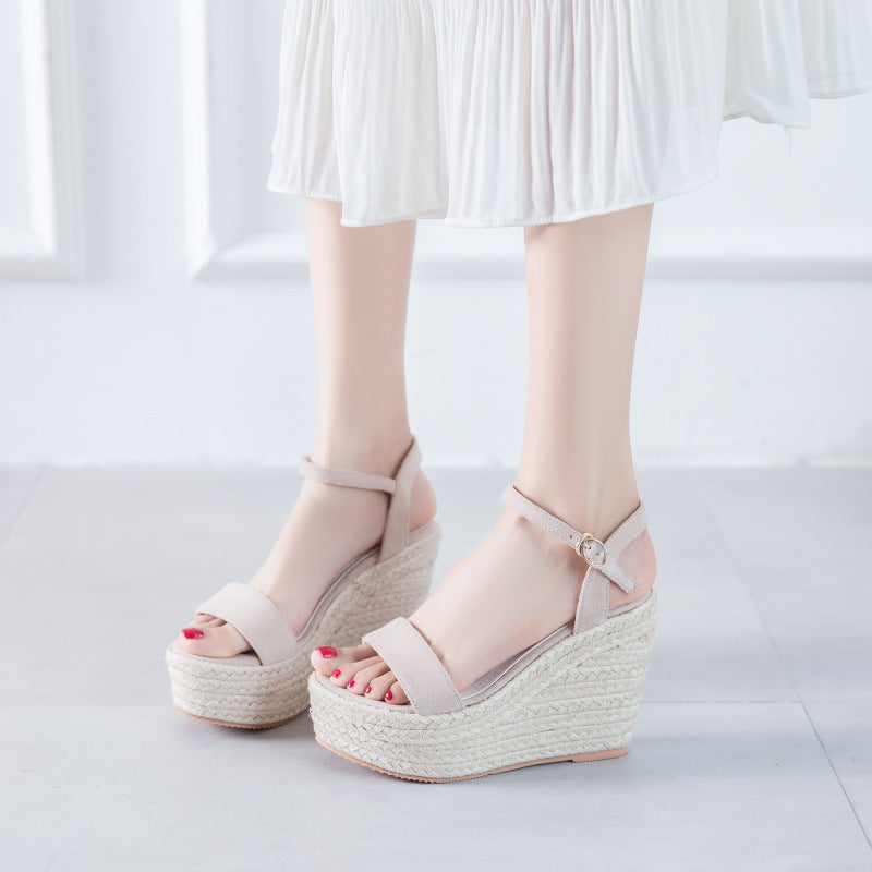 Sandalen mit Scharnieren und Sattel – Bild 3 | LuxeStyle