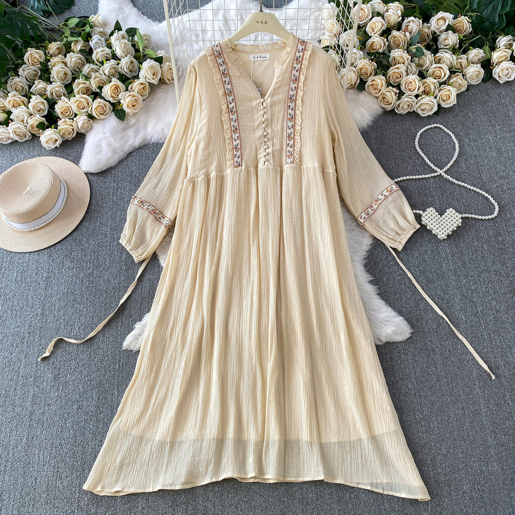 Retro besticktes V-Ausschnitt Kleid mit Rüschen – Bild 1 | LuxeStyle