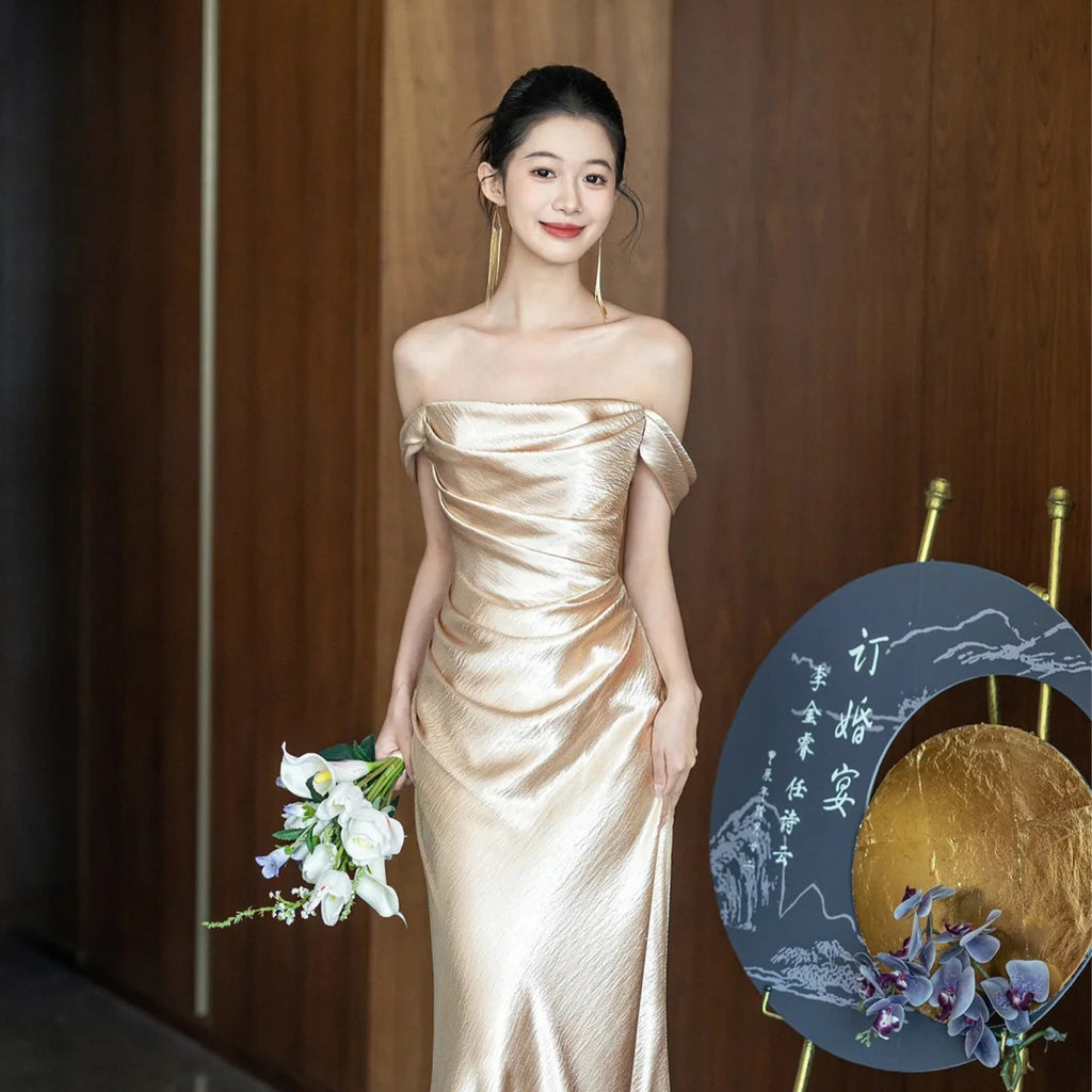 Champagnerfarbenes trägerloses Toastkleid – Bild 7 | LuxeStyle