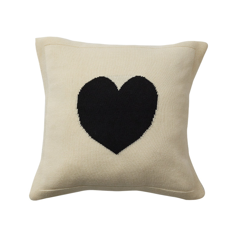 Nordisches Kissen Schwarz-Weiss mit Herzmuster