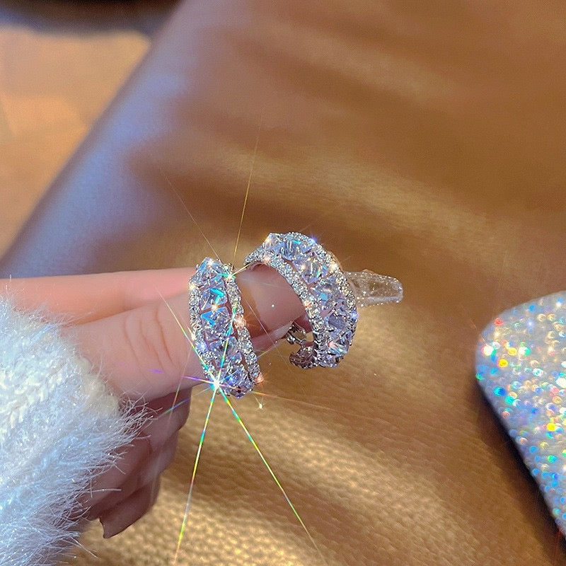 C-förmige Ohrringe mit Strass & Zirkonia – Ansicht 5