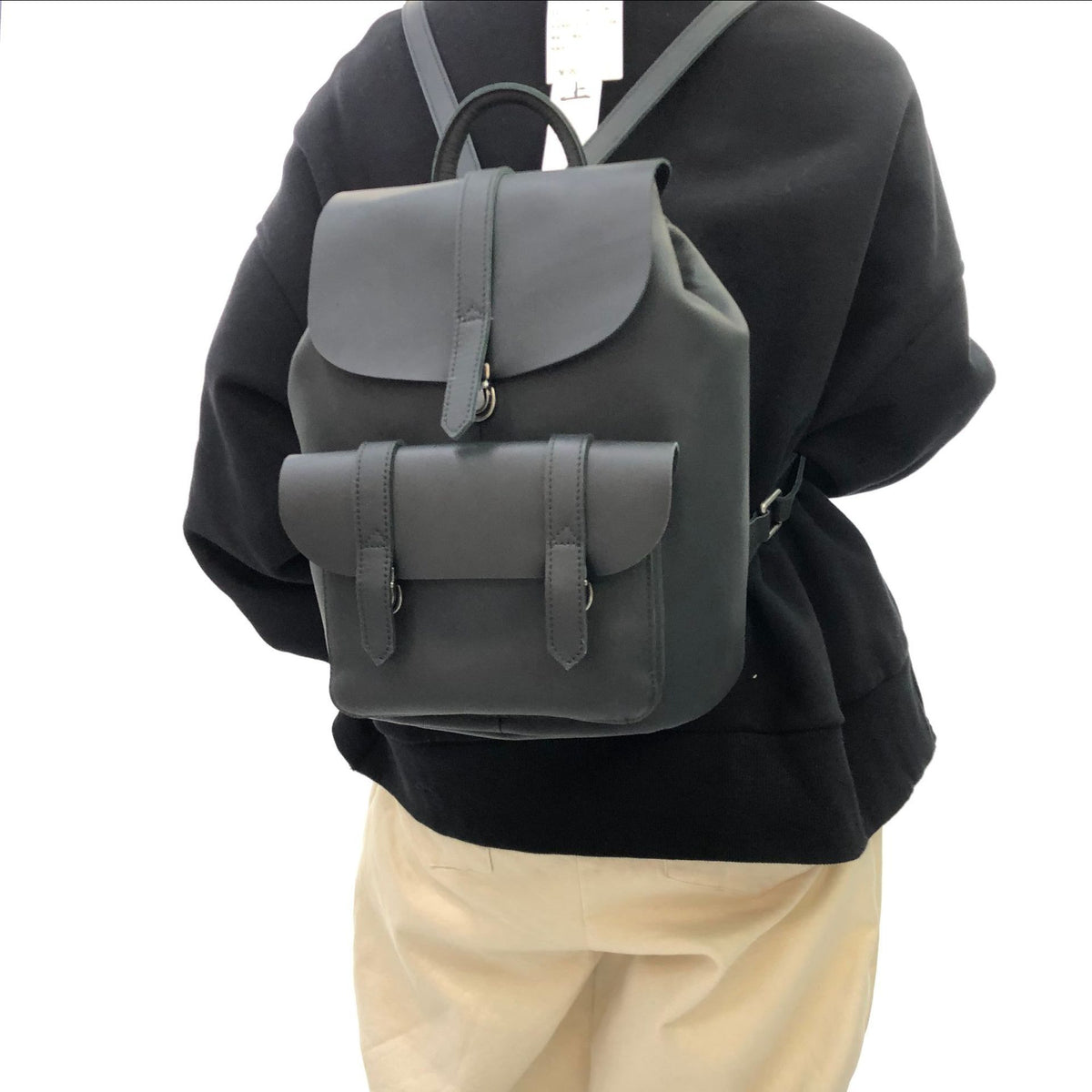 Handgefertigter Lederrucksack Retro in Schwarz | LuxeStyle