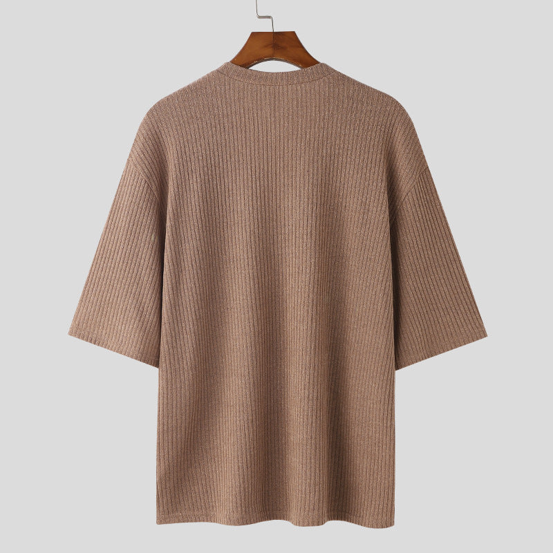 Geripptes V-Neck T-Shirt mit halbem Arm