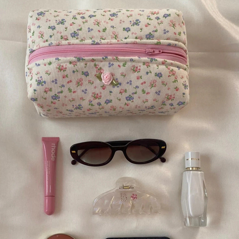 Kleine Reise-Kulturtasche für Kosmetik – Bild 9 | LuxeStyle