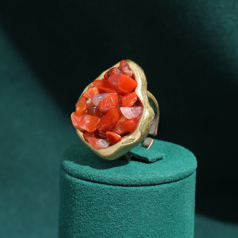 Vintage-Ring mit rotem Kristall und Achat