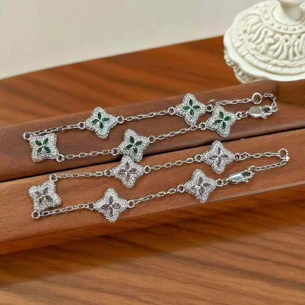 Armband mit Vierblättrigem Kleeblatt – Bild 2 | LuxeStyle