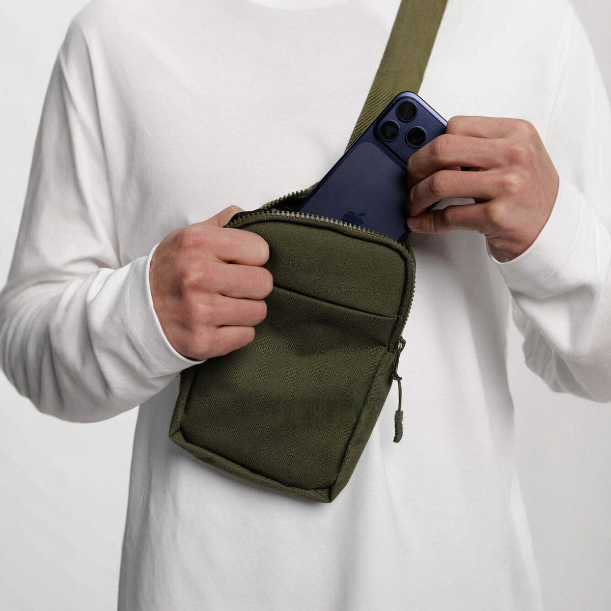 Unisex Crossbody Brusttasche mit RFID-Schutz – Bild 2 | LuxeStyle