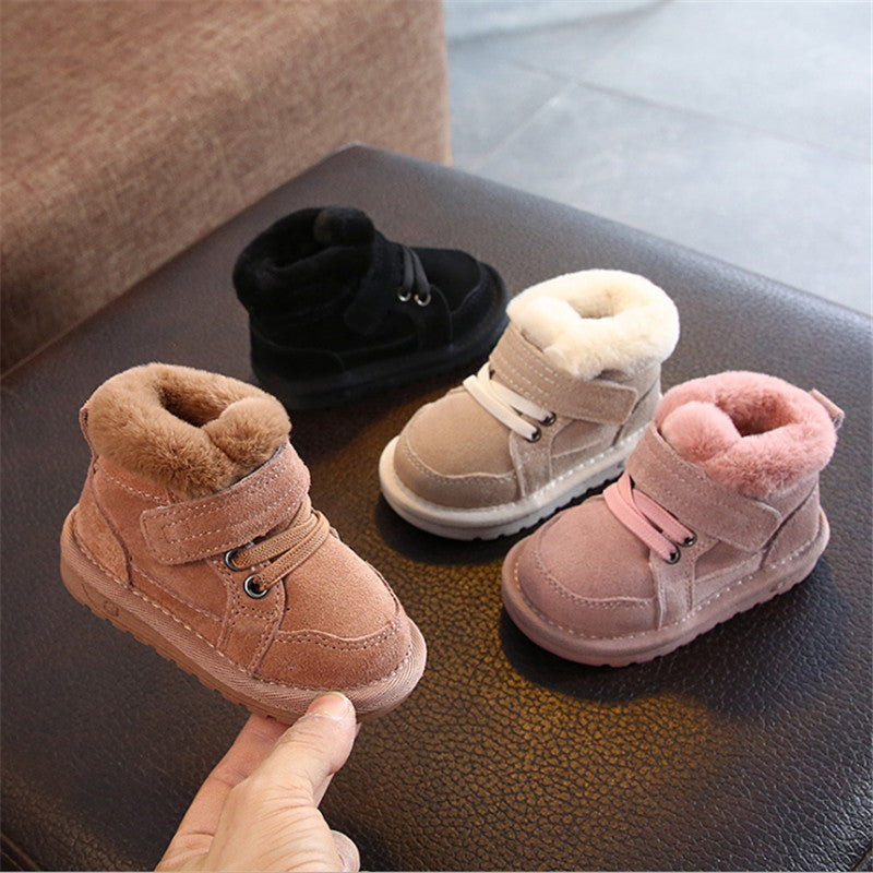 Kuschelige Baby Boots mit Klettverschluss – Bild 3 | LuxeStyle