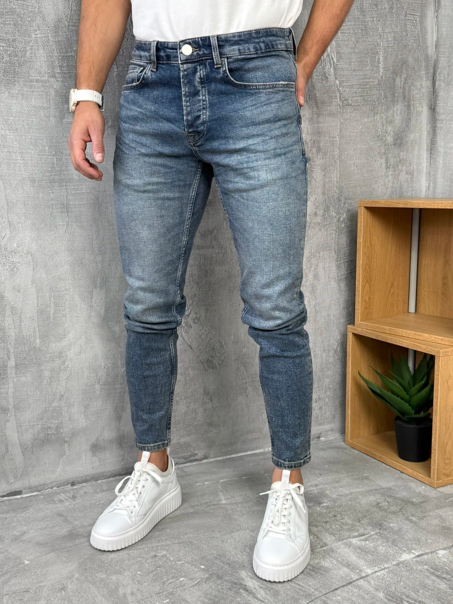 Retro Slim-Fit Jeans