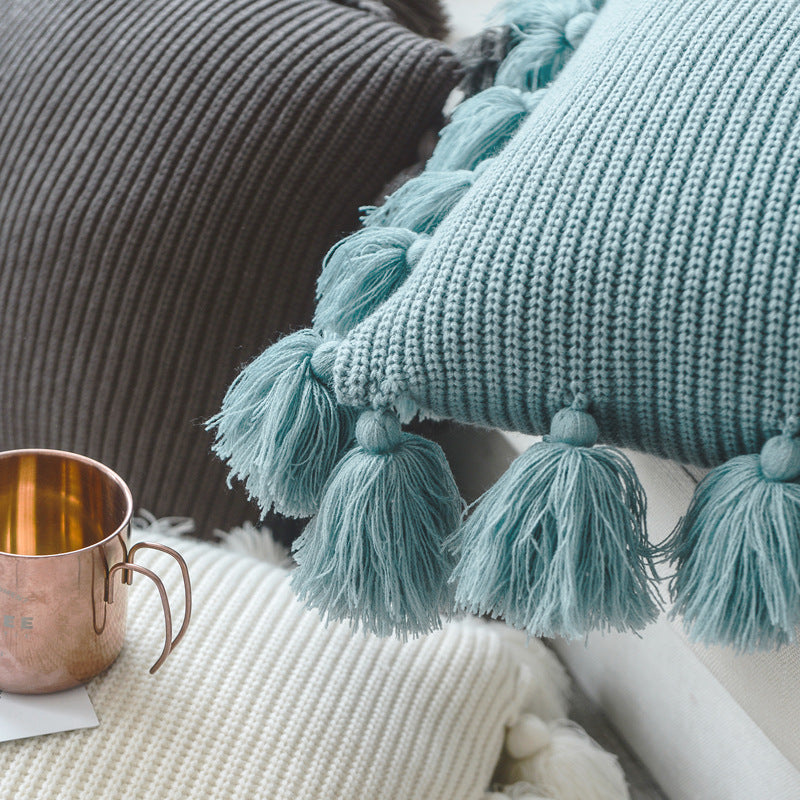 Nordisches Kissen mit Wollbommel – Bild 10 | LuxeStyle