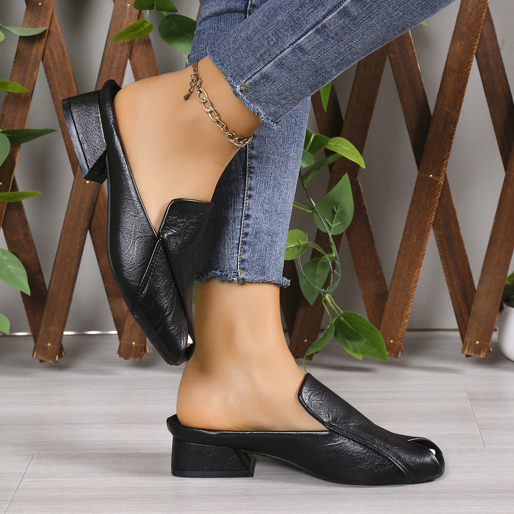 Sandalen mit eckiger Kappe und Absatz
