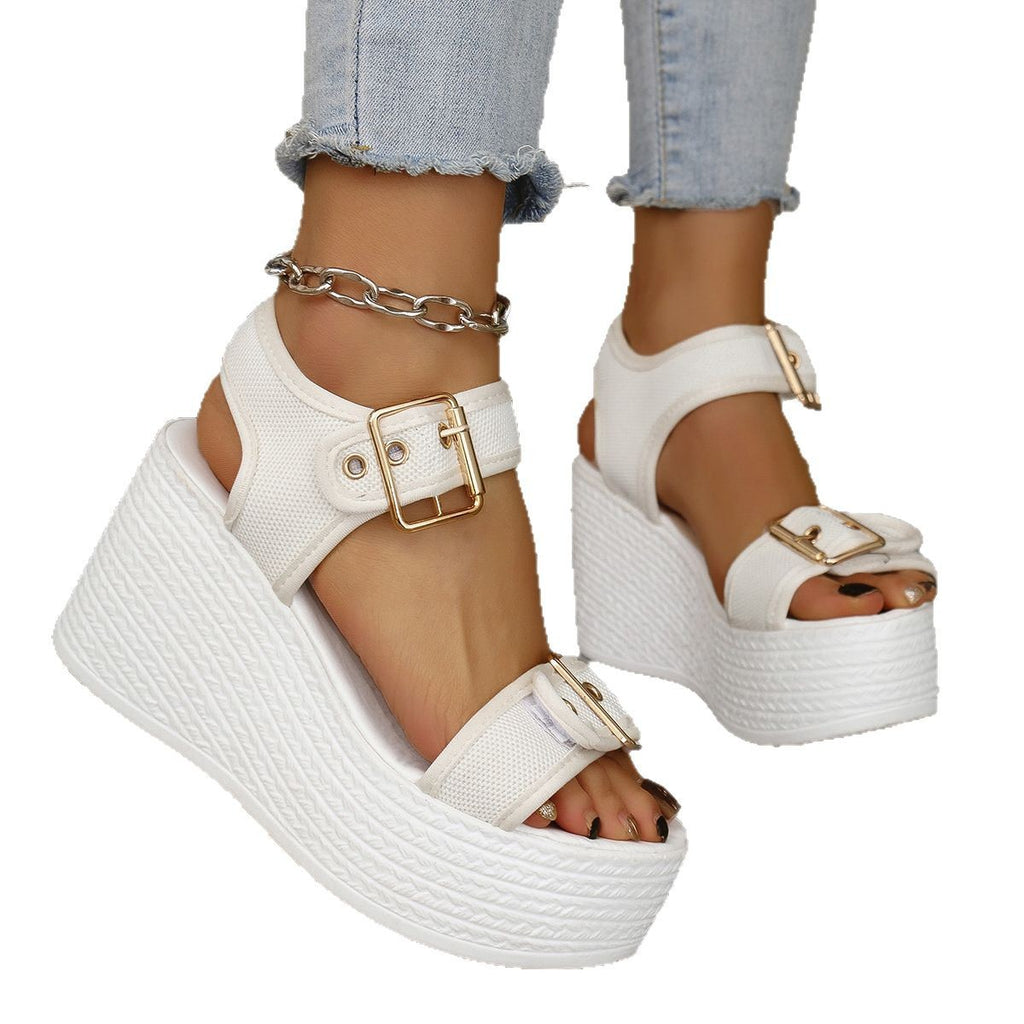 Keilsandalen mit Riemen und Peep-Toe