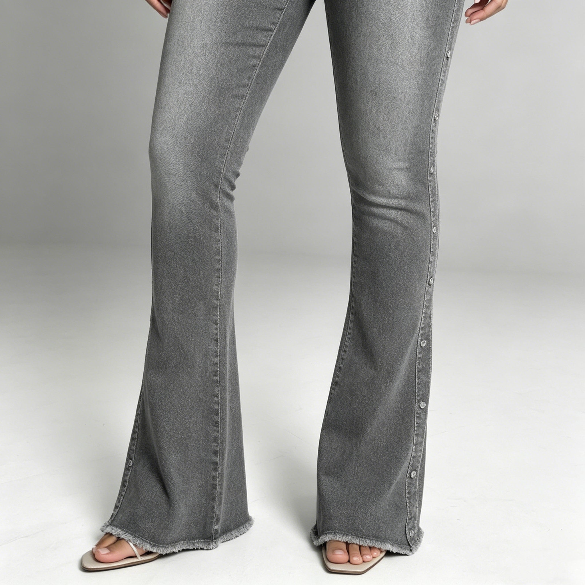Stud-Details Hochtaillierte Flare-Jeans Grau-Wasch, Slim Bootcut (bis