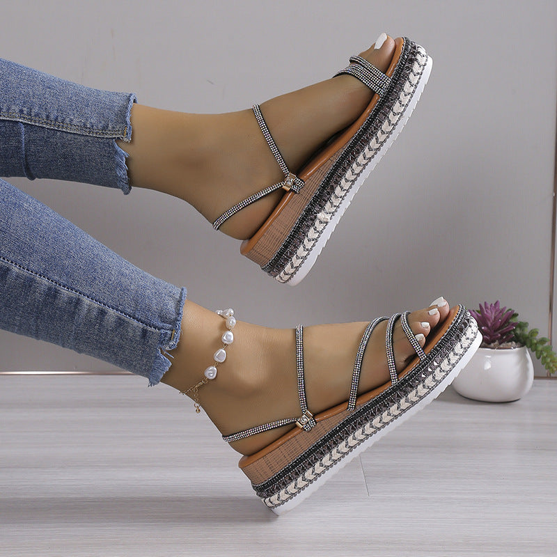 Sandalen mit Riemen und Plateau – Bild 16 | LuxeStyle
