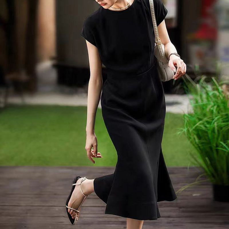 Elegantes schwarzes A-Linien-Kleid mit hoher Taille