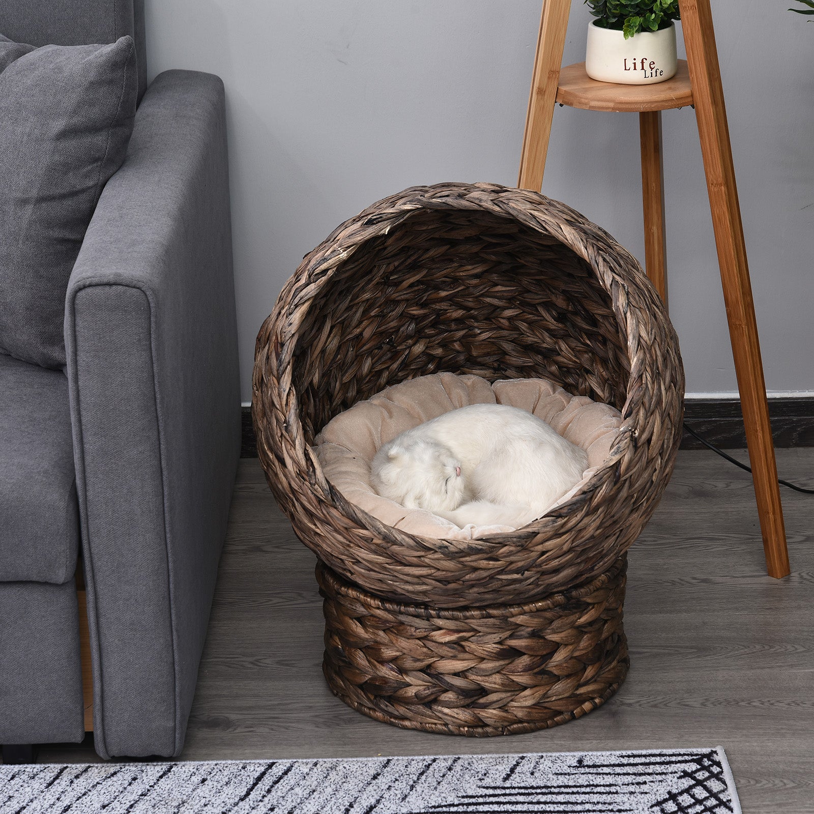 Handgeflochtenes Katzenkörbchen mit Drehfunktion und weicher Polsterun